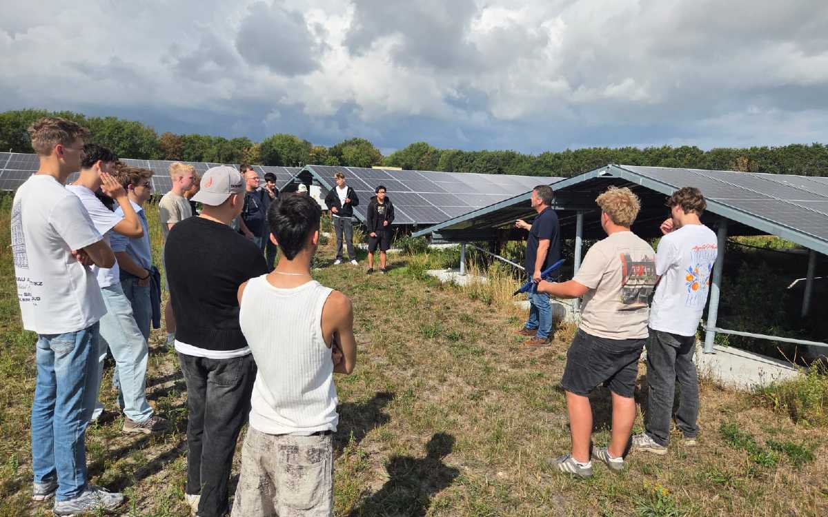 Ruim honderd studenten ontdekken de energietransitie op Ameland tijdens NESSIE Energietour