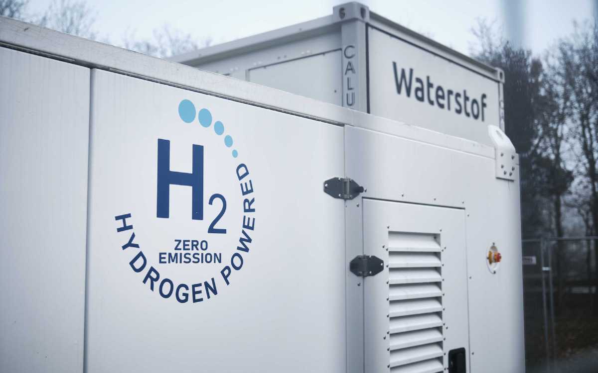 Test mit Brennstoffzelle mit Wasserstoffgas